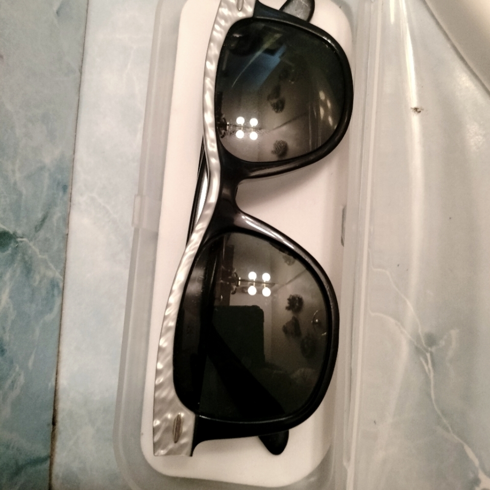 Vintage RayBan Sunglasses b&l